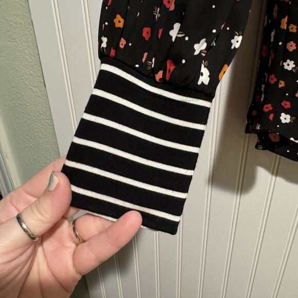 Cabi Cheerful Blouse Black Floral Size Medium - Picture 4 of 7